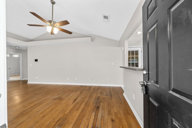 Foto del edificio - 529 Southwind Dr