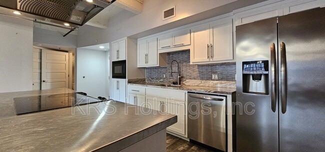 Building Photo - 435 Monticello Ave