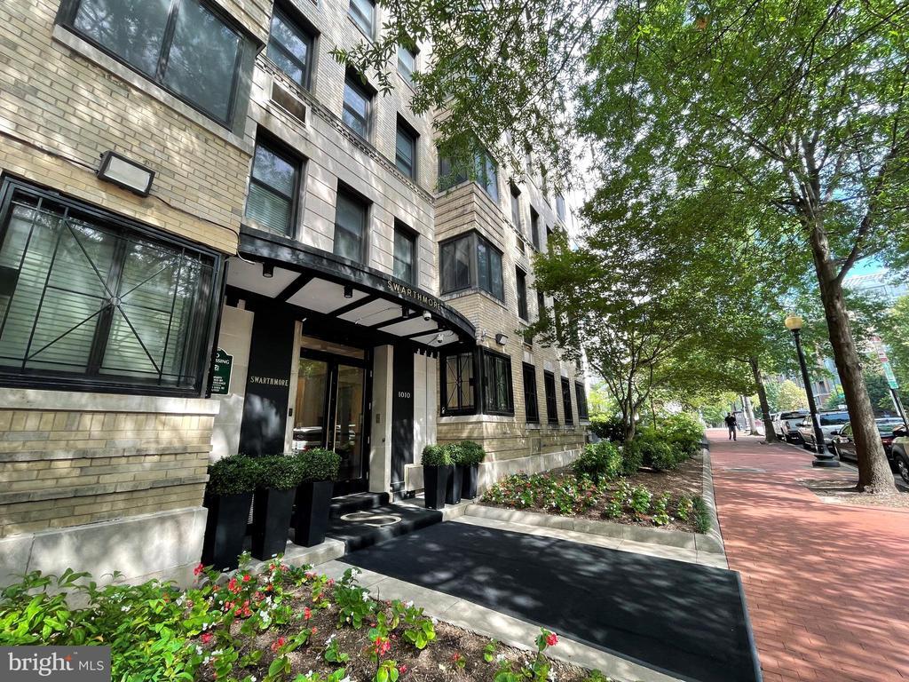 Foto principal - 1010 25th St NW