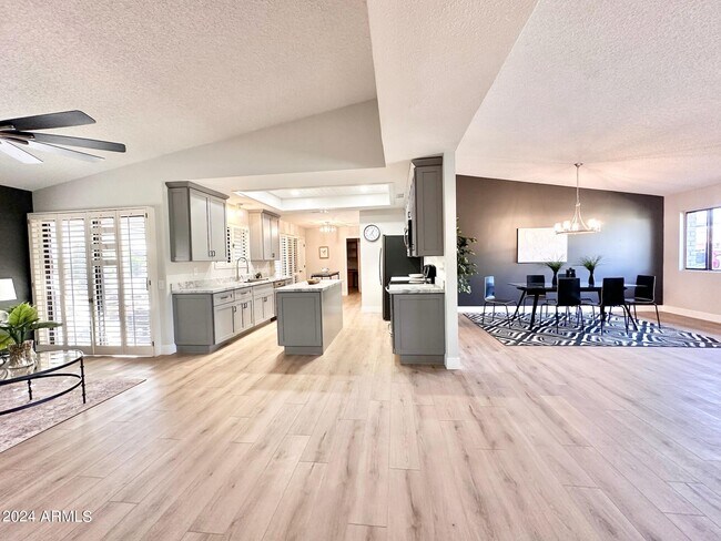 Foto del edificio - 12839 W Blue Bonnet Dr