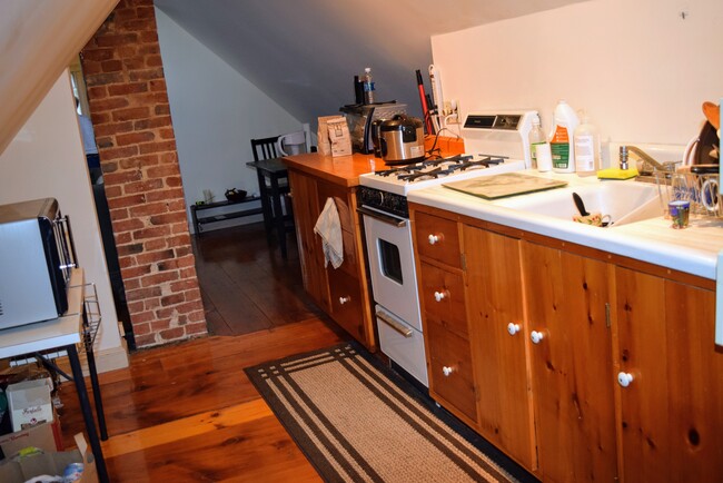 Building Photo - 30 Bardwell St