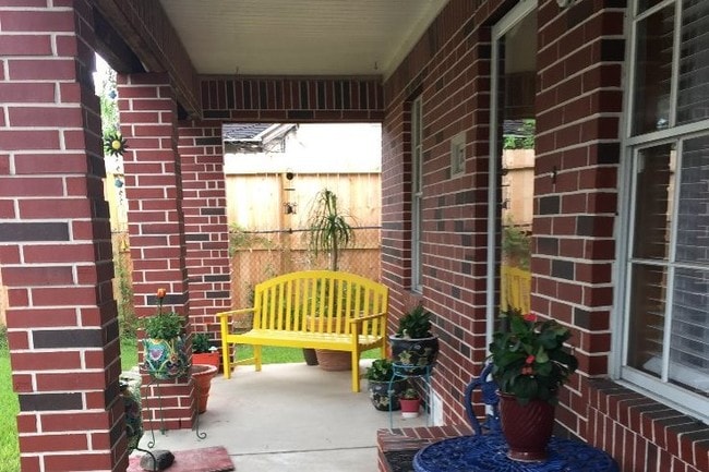 Frente de calle - 7012 Boyce St