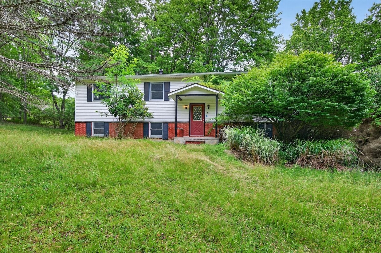 Primary Photo - 6 Pine Ave