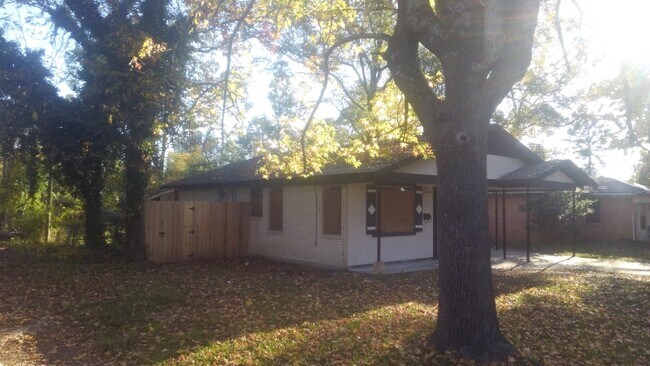 Foto del edificio - 836 Huntington Ln