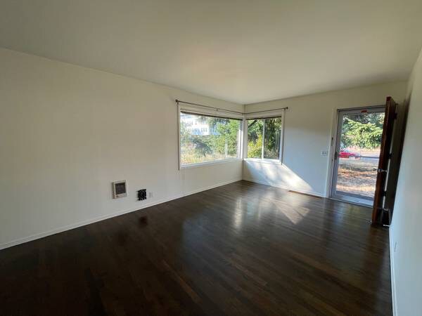 Livingroom - 5028 SE Woodstock Blvd