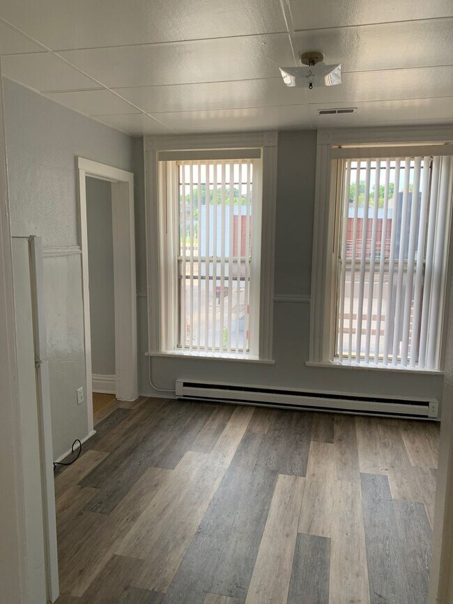 Foto del edificio - Large 1 br small living room and a very sm...