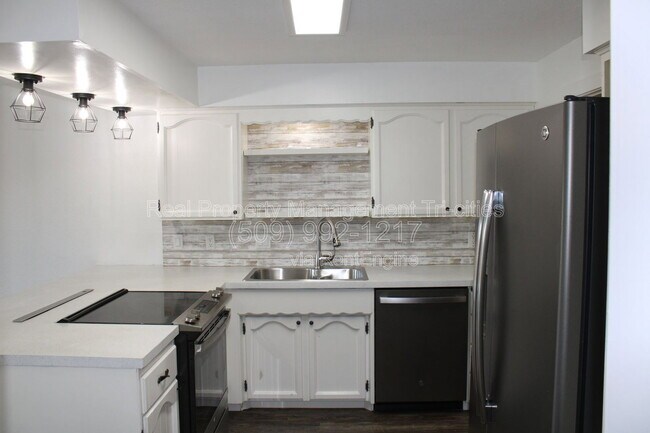 Foto del edificio - 444 Greenbrook Pl