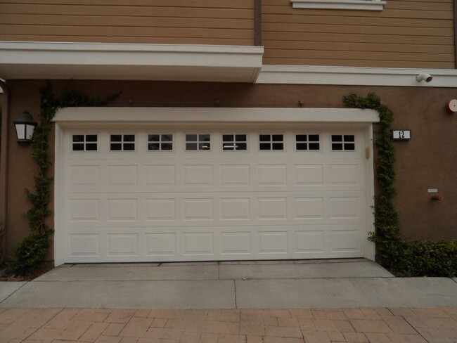 Building Photo - Briar Rose Track In Ladera Ranch End Unit ...