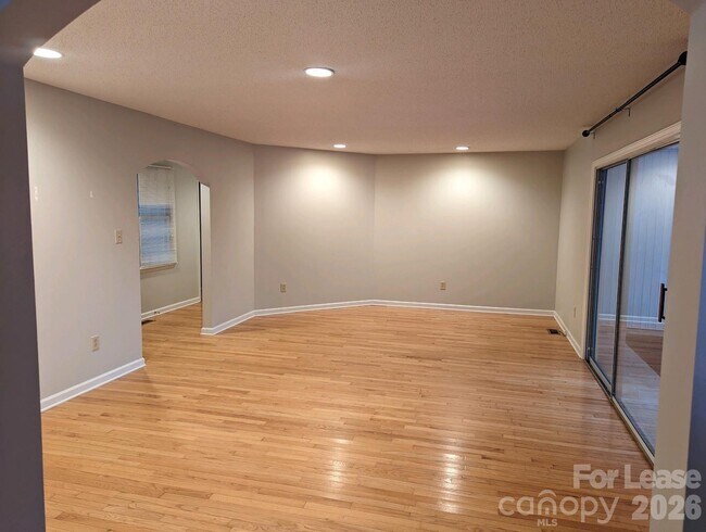 Building Photo - 3984 Wind Rock Ct