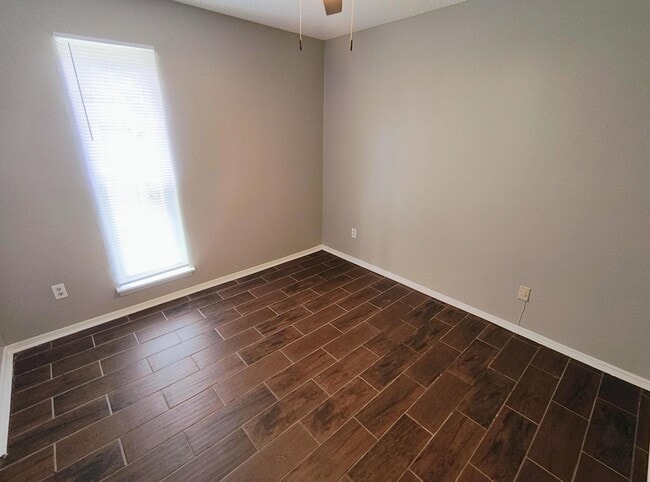 Building Photo - 3394 Bestway Dr