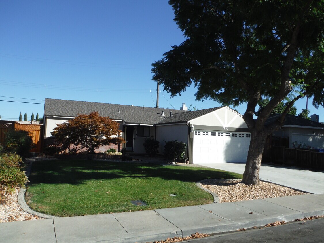 Primary Photo - 1743 Laine Ave