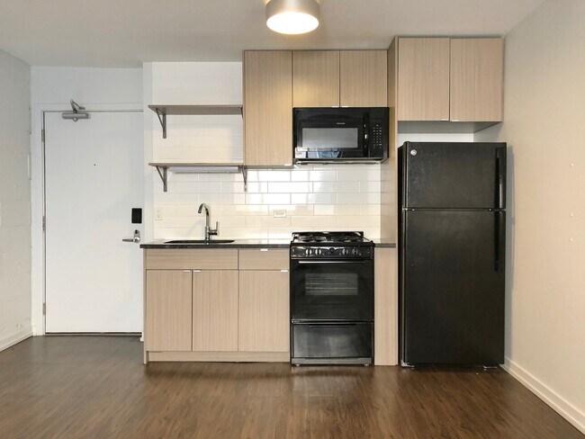 Building Photo - 6134 N Kenmore Ave