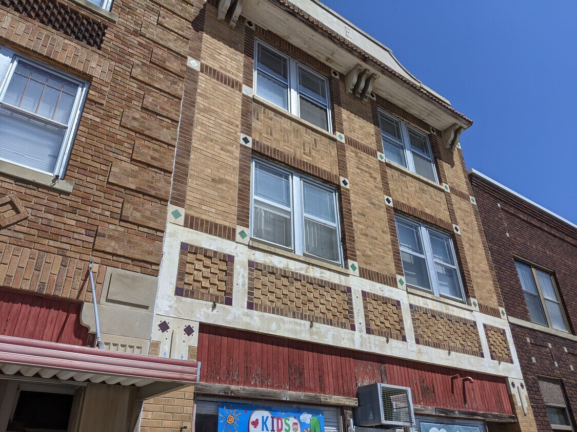 Building Photo - 235 Main St
