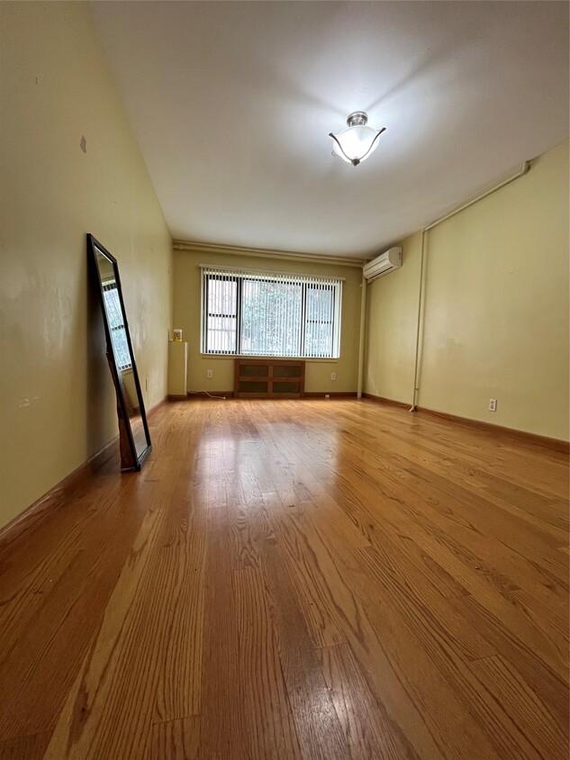 Foto principal - 47-39 59th St