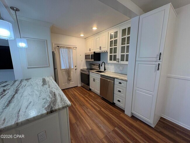 Foto del edificio - 2100 W Beach Dr