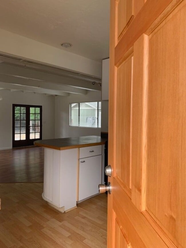 Building Photo - Spacious One Bedroom Napa Duplex