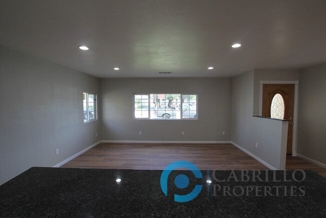 Building Photo - 2480 Hardy Dr