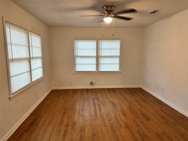 Foto del edificio - 502 Breezy Ln