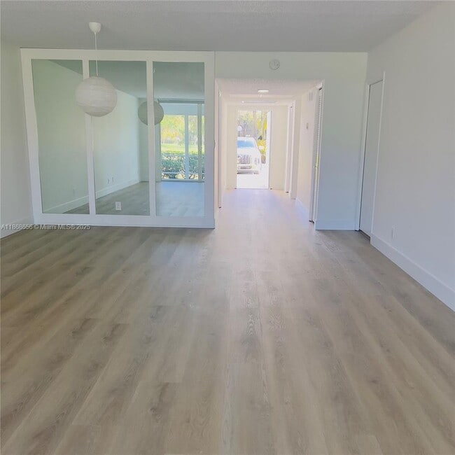 Foto del edificio - 4009 N Cypress Dr
