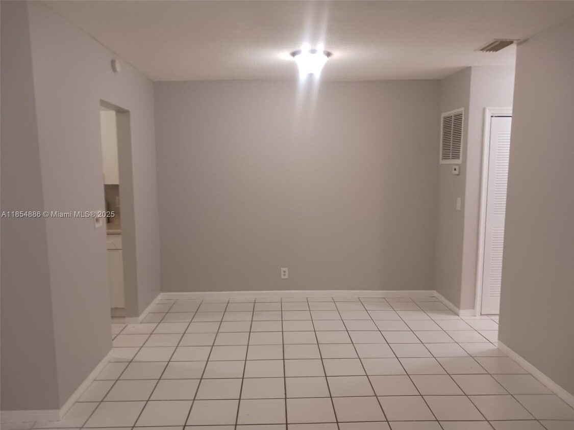 Foto principal - 2127 Van Buren St