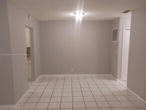 Building Photo - 2127 Van Buren St