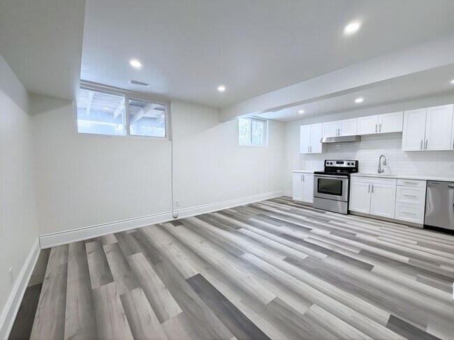 Photo du bâtiment - 220 Caroline St S