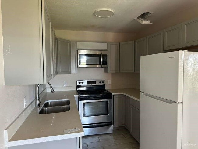 Building Photo - 11 Gastel Cir