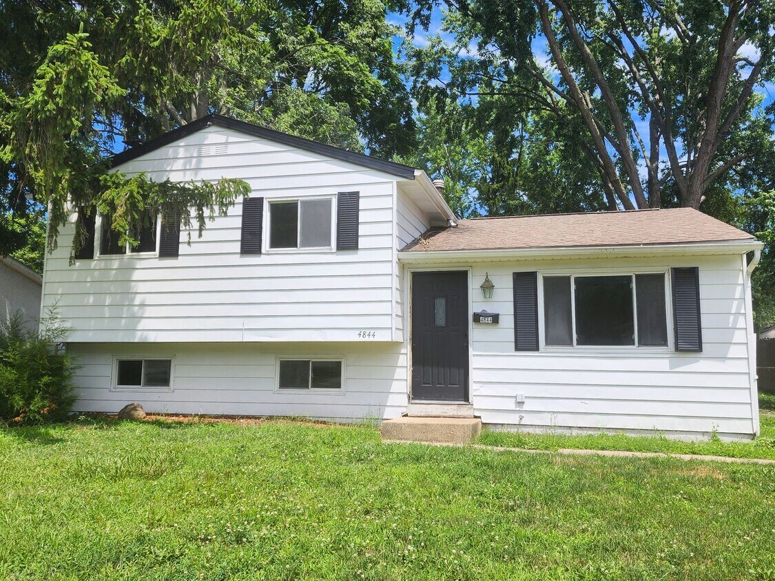 Primary Photo - Newly Remodeled 3 Bedroom Home!