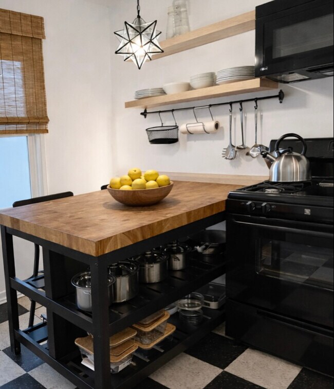 Building Photo - 1117 Ocean Park Blvd