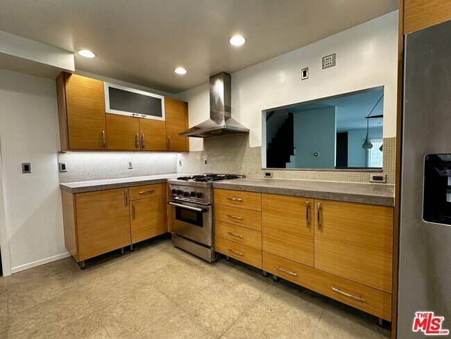 Foto del edificio - 2415 Laurel Pass Ave