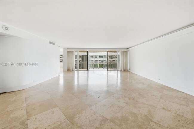 Foto del edificio - 3 Grove Isle Dr