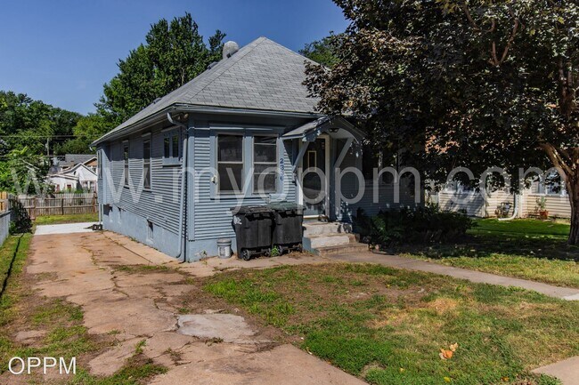 Building Photo - 2 br, 1 bath House - 2336 N 65 Ave