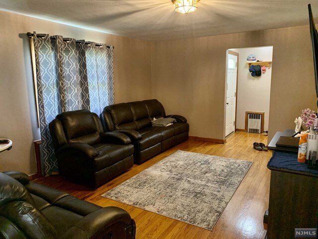 Building Photo - 215 Saddle River Rd