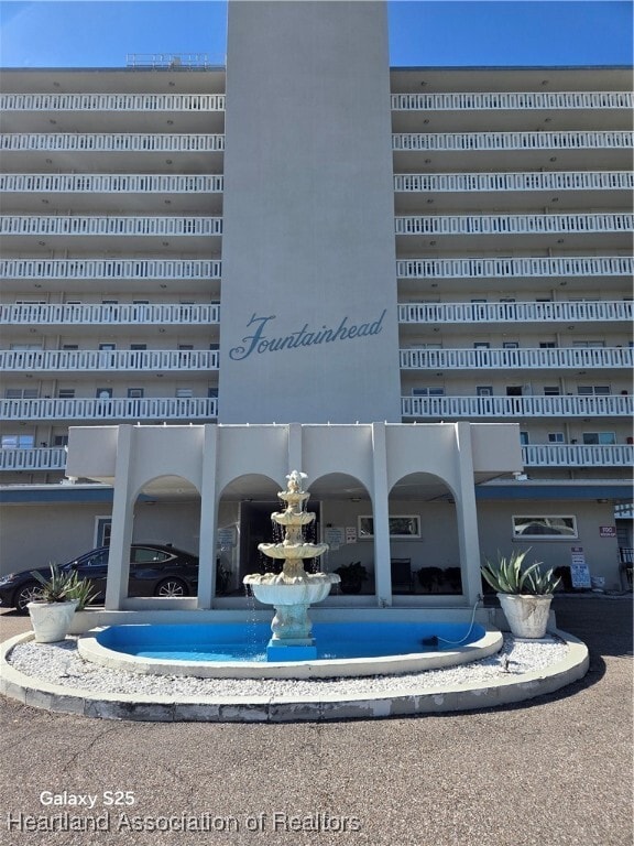 Building Photo - 2131 Lakeview Dr