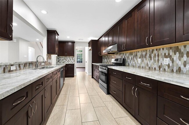Foto del edificio - 5914 Shadow Creek Ct