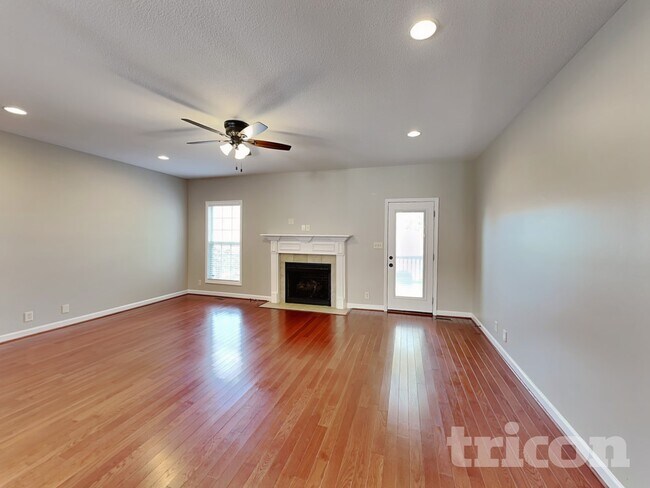 Foto del edificio - 935 Willow Circle