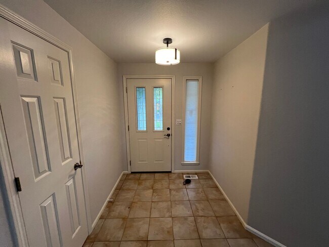 Foto del edificio - Beautiful Modern 3 bed/2 bath home in Ryan...