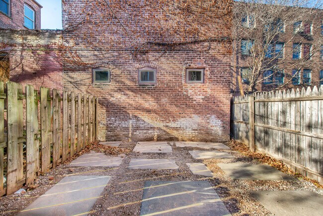 Building Photo - 47 Burnet St
