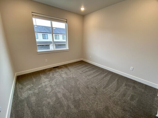 Foto del edificio - ? AVAILABLE JUNE 1ST – Like-New Townhome in West Greeley! ?3 Bed 3 Bath
