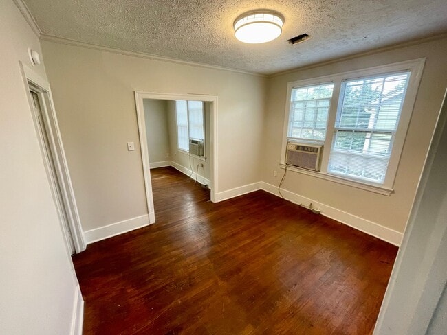 Building Photo - Charming 1-Bedroom Apartment in Belhaven H...