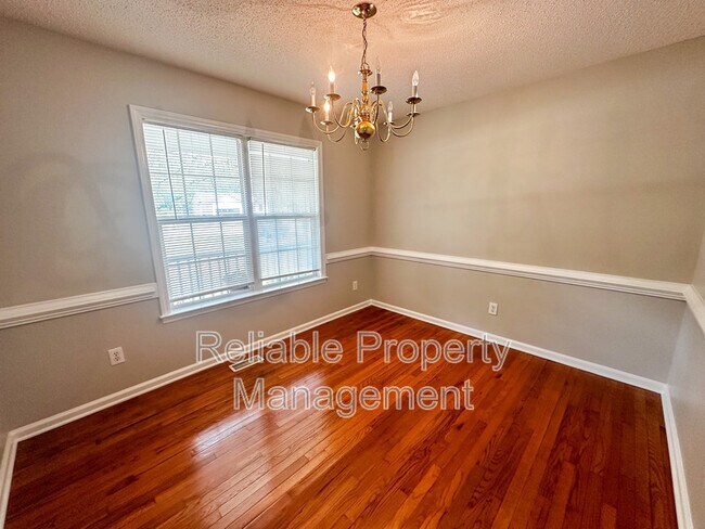 Foto del edificio - 370 Parrish Farm Ln