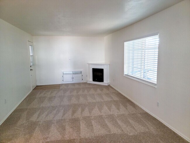 Foto del edificio - Remodeled 3 Bedroom Home with Shop in Lava...