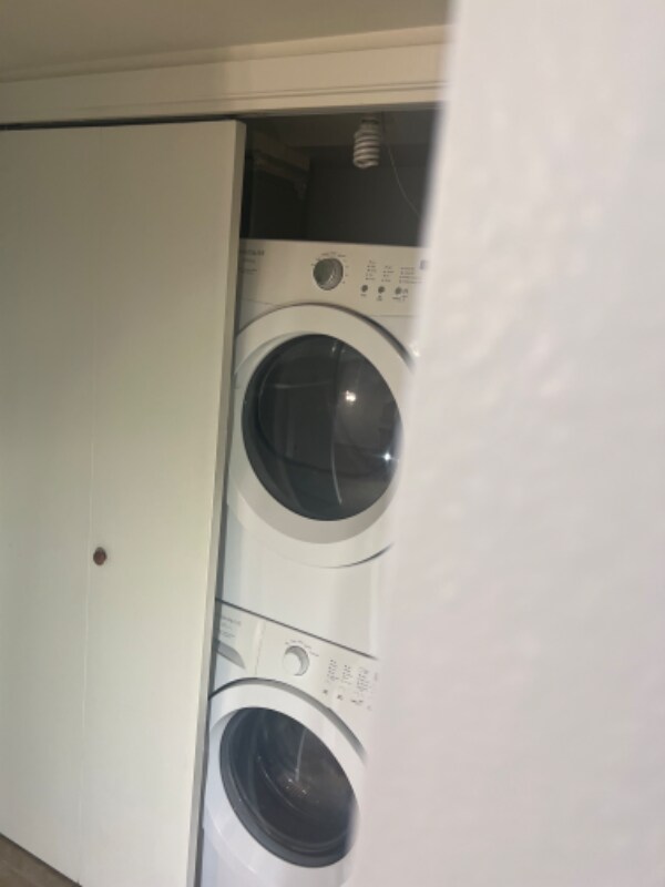 Foto del edificio - 2110 N Bell Ave