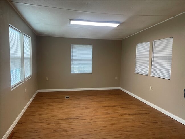 Foto del edificio - 2214 Myra St