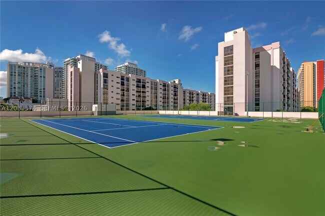 Foto del edificio - 16919 N Bay Rd