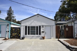 Building Photo - 1544 Maryland Ave
