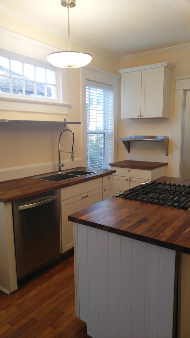 Building Photo - 506 Winton Terrace NE