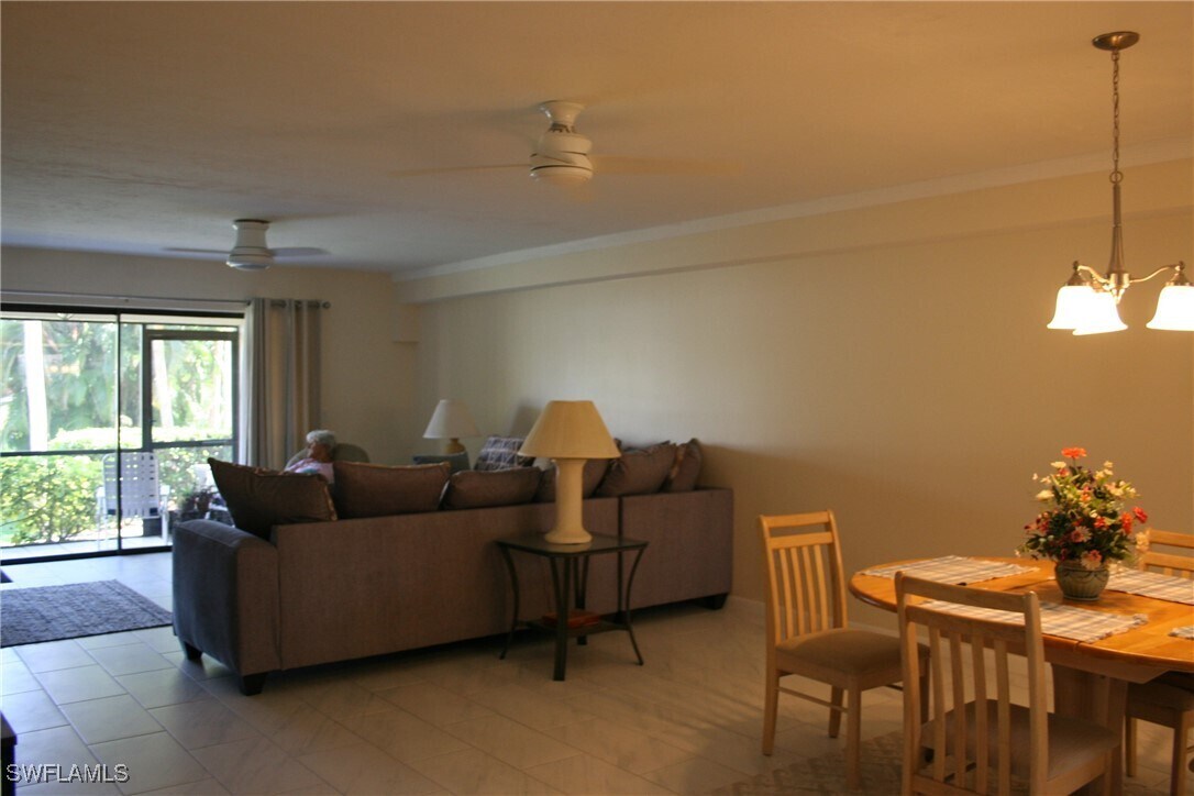 Foto del edificio - 15430 Moonraker Ct