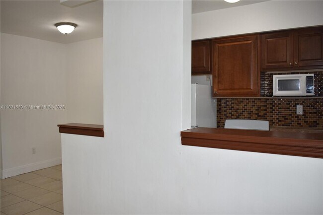 Foto del edificio - 16851 NE 21st Ave