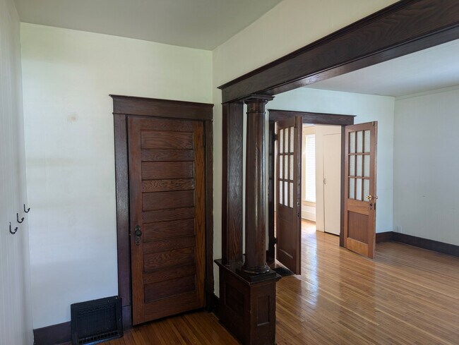 Foto del edificio - 1524 S 24th St